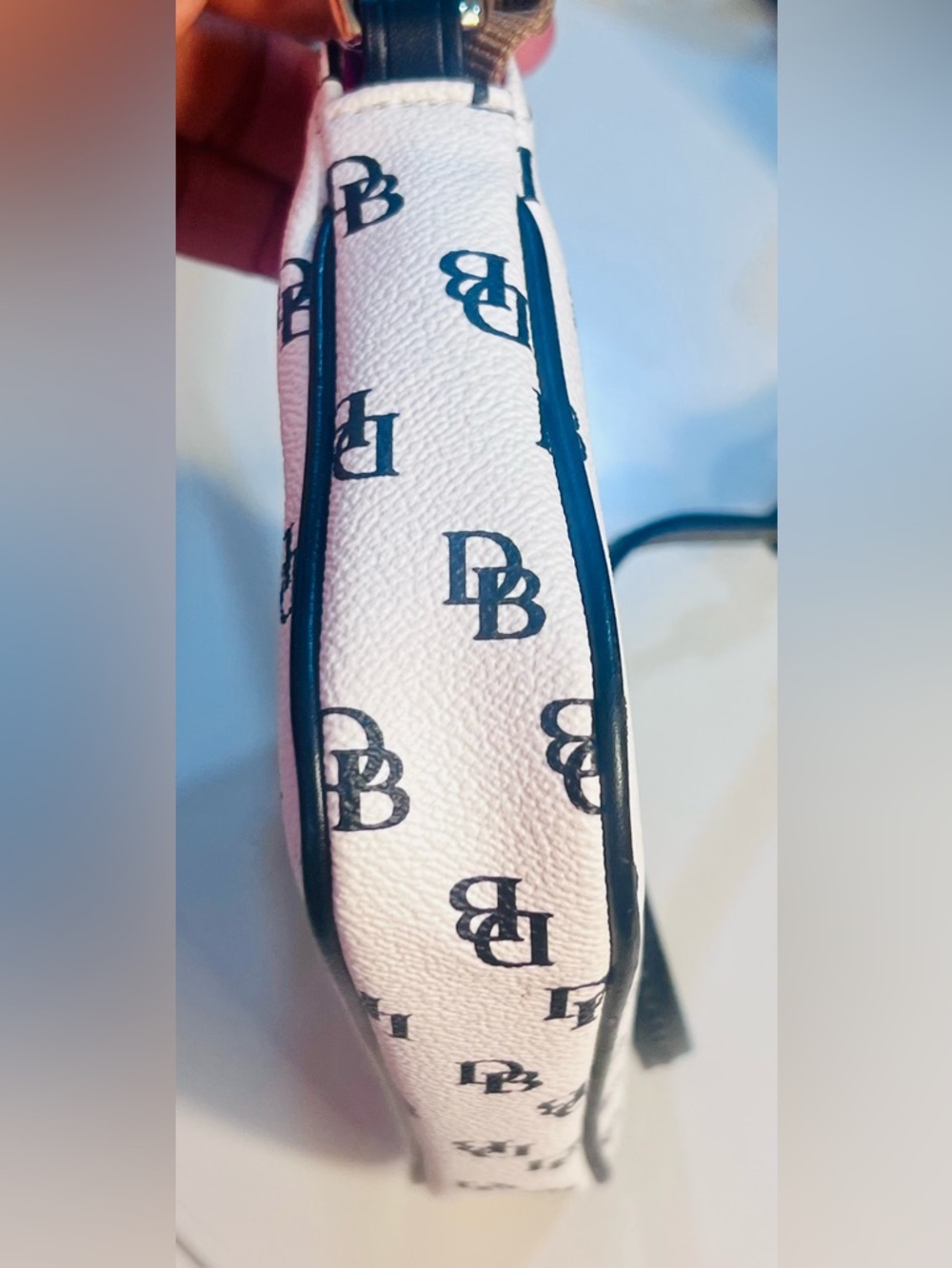 FINAL PRICE!!Dooney & Bourke White and Navy Signature Crossbody Bag - Picture 7 of 13
